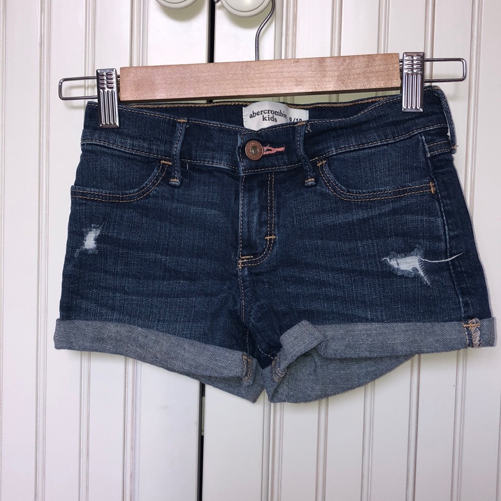 Dark wash jean shorts// kids